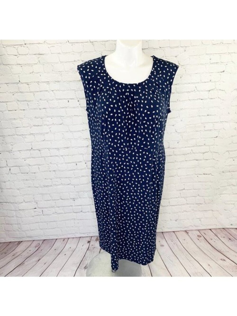 CHARTER CLUB WOMAN TUCK FRONT NAVY BLUE WHITE SLEEVELESS DRESS - 18W